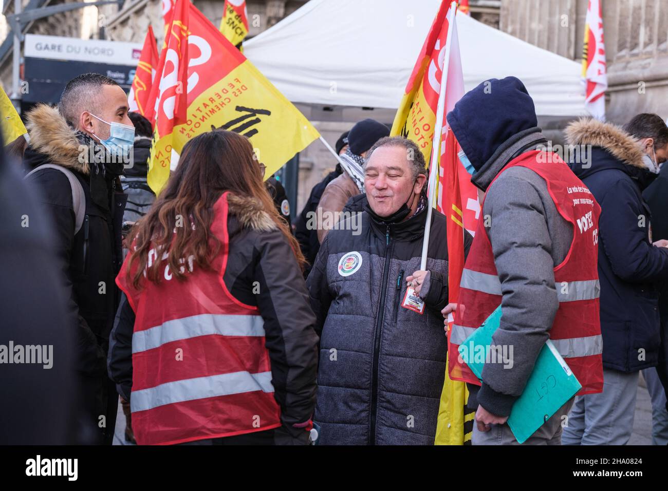 Streik der Fahrer des RER B, der von der CGT Cheminots de Paris Nord am 9. Dezember 2021 am Gare du Nord in Paris, Frankreich, gerufen wurde. Der Verkehr wird auf der gesamten Linie der RER B unterbrochen. Die Streikenden werden mobilisiert, um die Verschlechterung ihrer Arbeitsbedingungen anzuprangern. Foto von Pierrick Villette/ABACAPRESS.COM Stockfoto