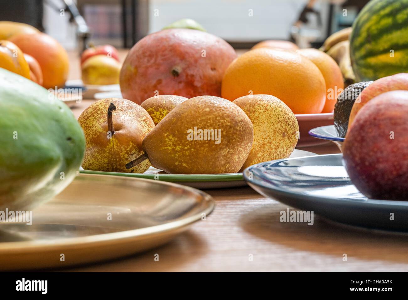 Verschiedene Gerichte mit Obst und Gemüse der Saison Stockfoto