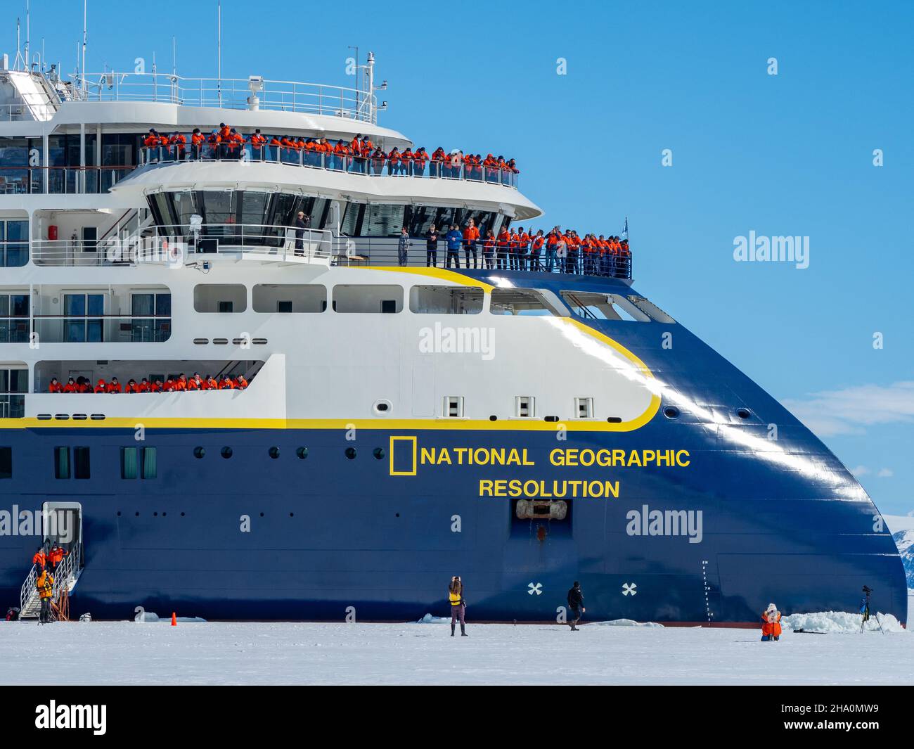 National Geographic Resolution im schnellen Eis von Duse Bay, Weddellmeer, Antarktische Halbinsel, Antarktis Stockfoto