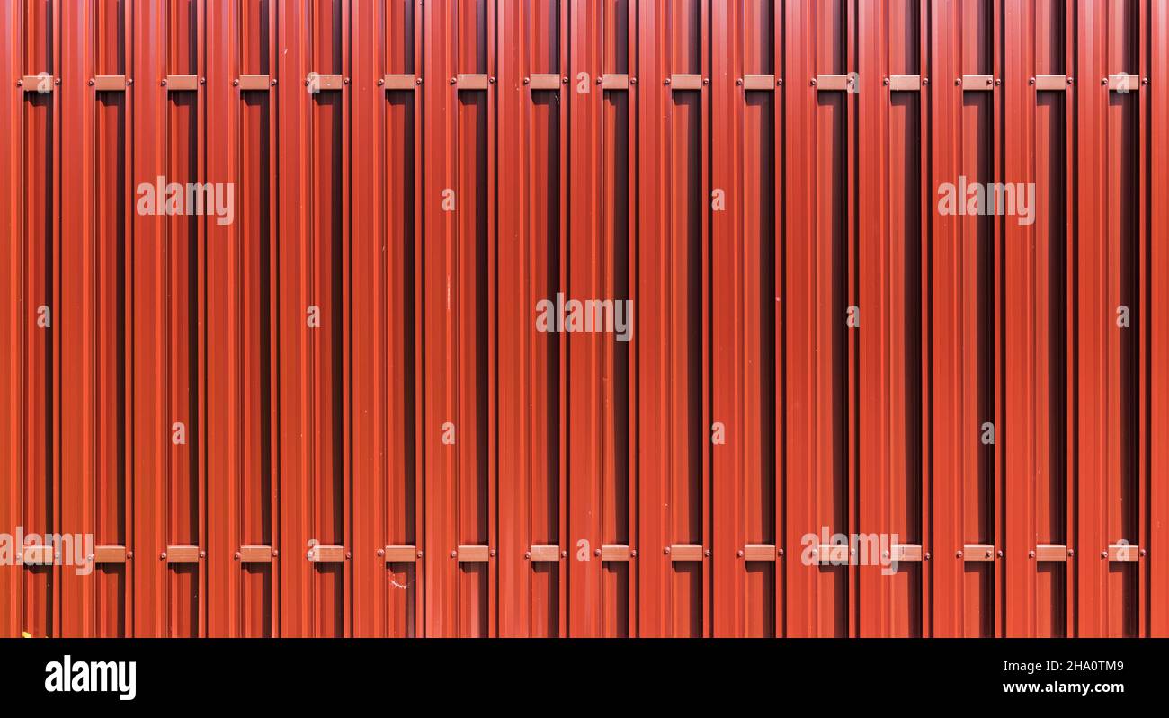 Roter Stahlzaun, Vorderansicht. Hintergrundfotostruktur Stockfoto