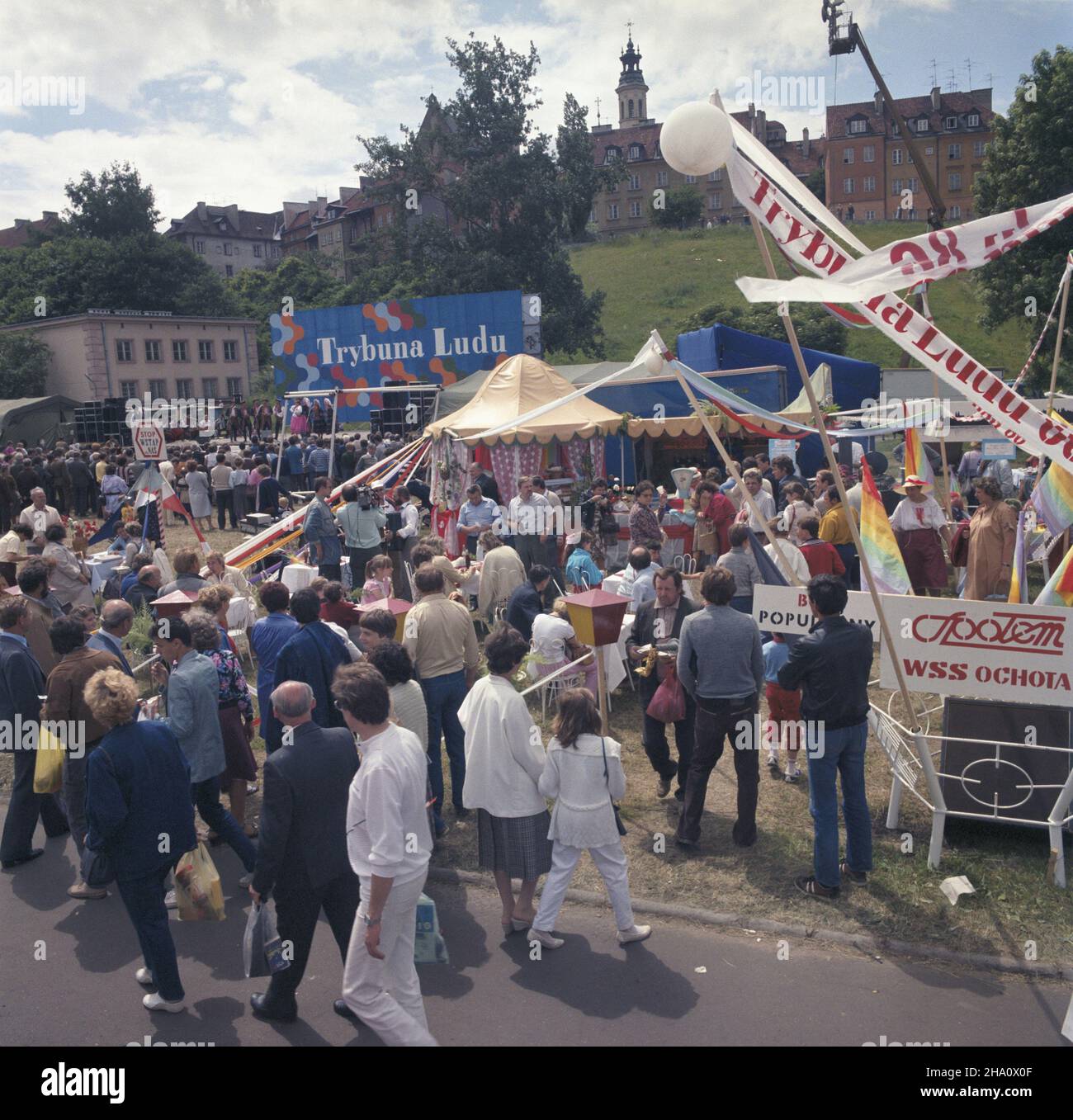 Warszawa 06,1986. Œwiêto Trybuny Ludu (21-22.06.1986). msa PAP/Wojciech Kryñski Dok³adny dzieñ wydarzenia nieustalony. Warschau, Juni 1986. Feierlichkeiten anlässlich der Trybuna Ludu täglich (21. Bis 22. Juni). msa PAP/Wojciech Krynski Veranstaltungstag unbekannt Stockfoto