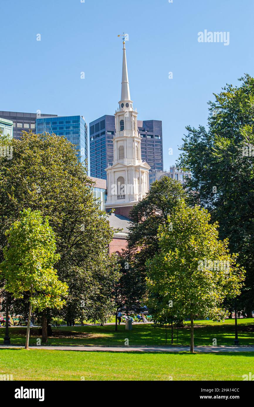 Die Park Street Church aus der Sicht des Boston Common Stockfoto