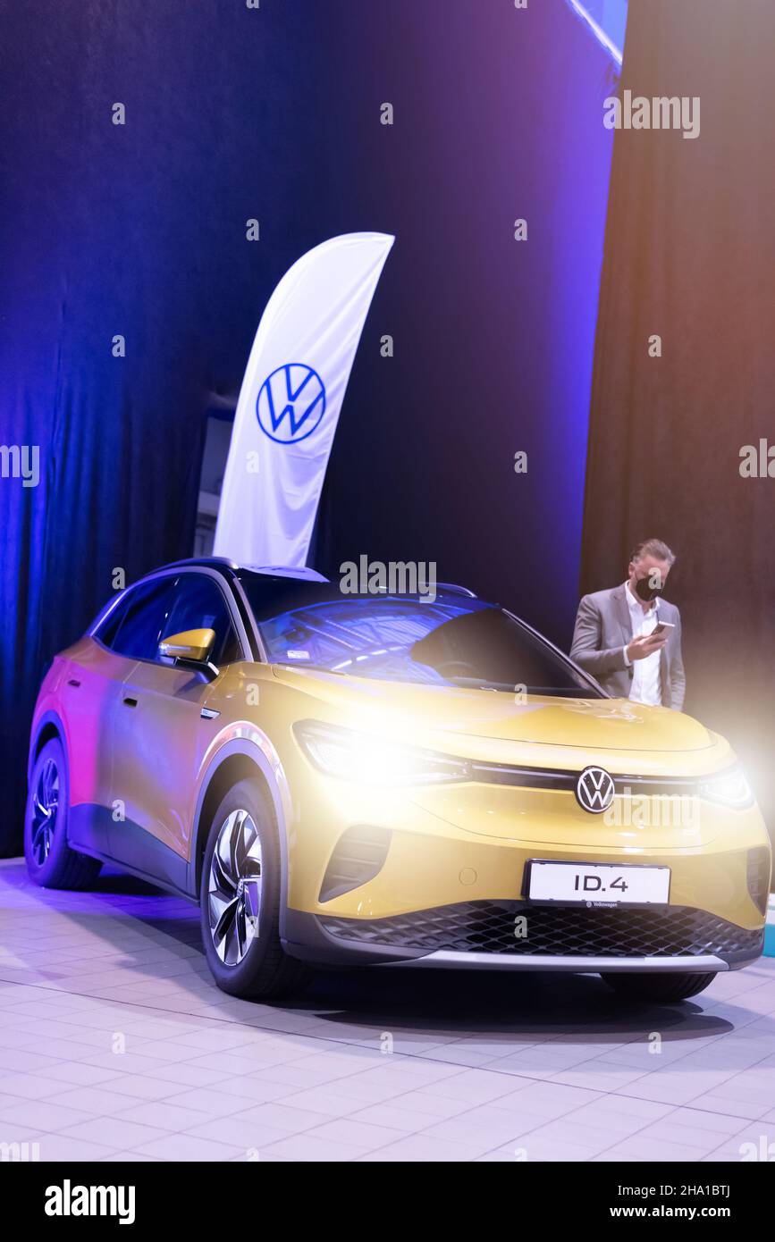Volkswagen ID.4 GTX vollelektrisches SUV-Coupé-Fahrzeug auf dem Adria Security Summit in Belgrad, Serbien - 12. Oktober 2021 Stockfoto