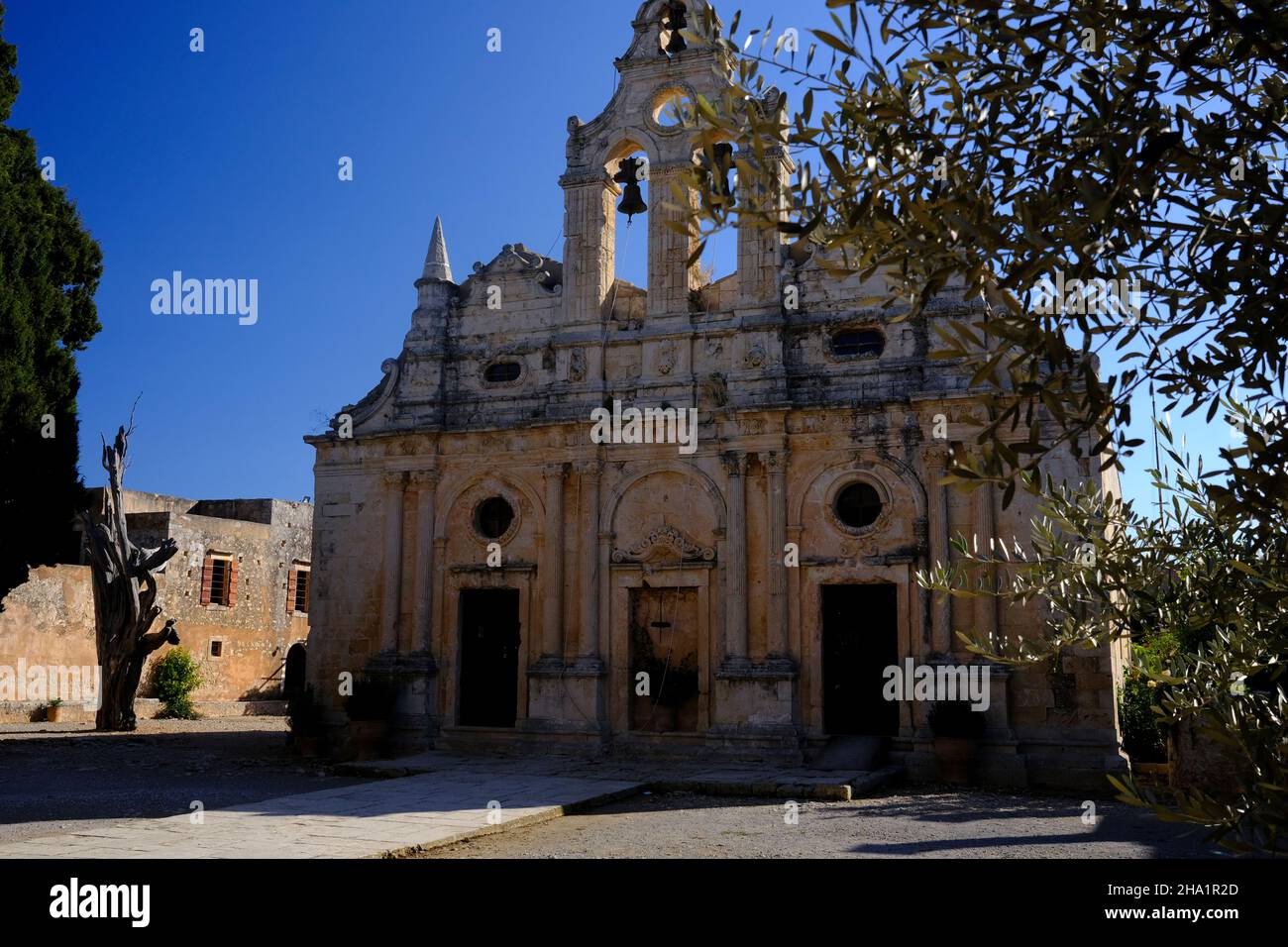 Das Arkadi-Kloster ist ein östlich-orthodoxes Kloster, das südöstlich von Rethymnon auf der Insel Kreta in Griechenland liegt Stockfoto