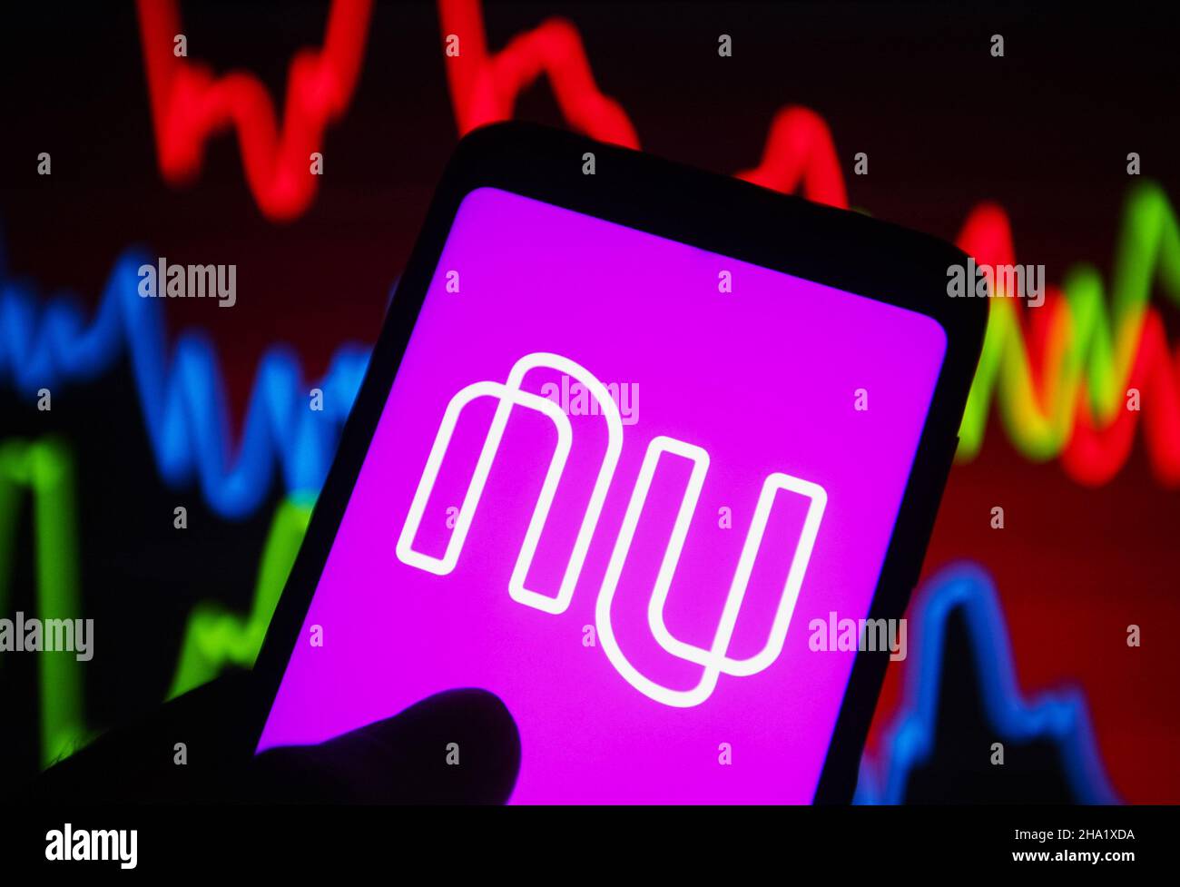 Ukraine. 09th Dez 2021. In dieser Abbildung ist ein Nubank-Logo einer brasilianischen Bank auf einem Smartphone zu sehen. Kredit: SOPA Images Limited/Alamy Live Nachrichten Stockfoto