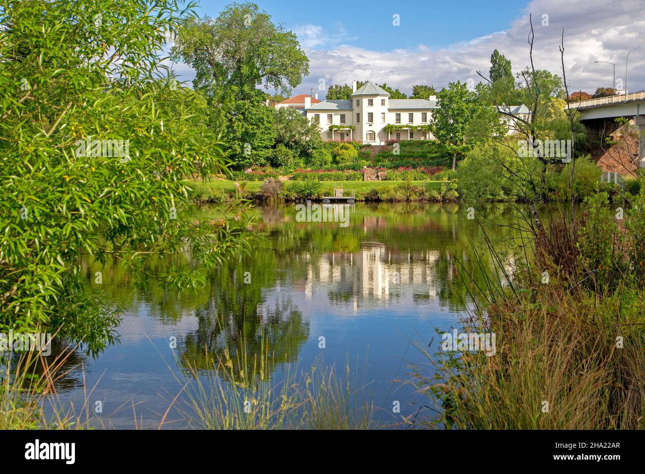 The Woodbridge, ein Herrenhaus, das 1825 am Ufer des Flusses Derwent in New Norfolk erbaut wurde Stockfoto