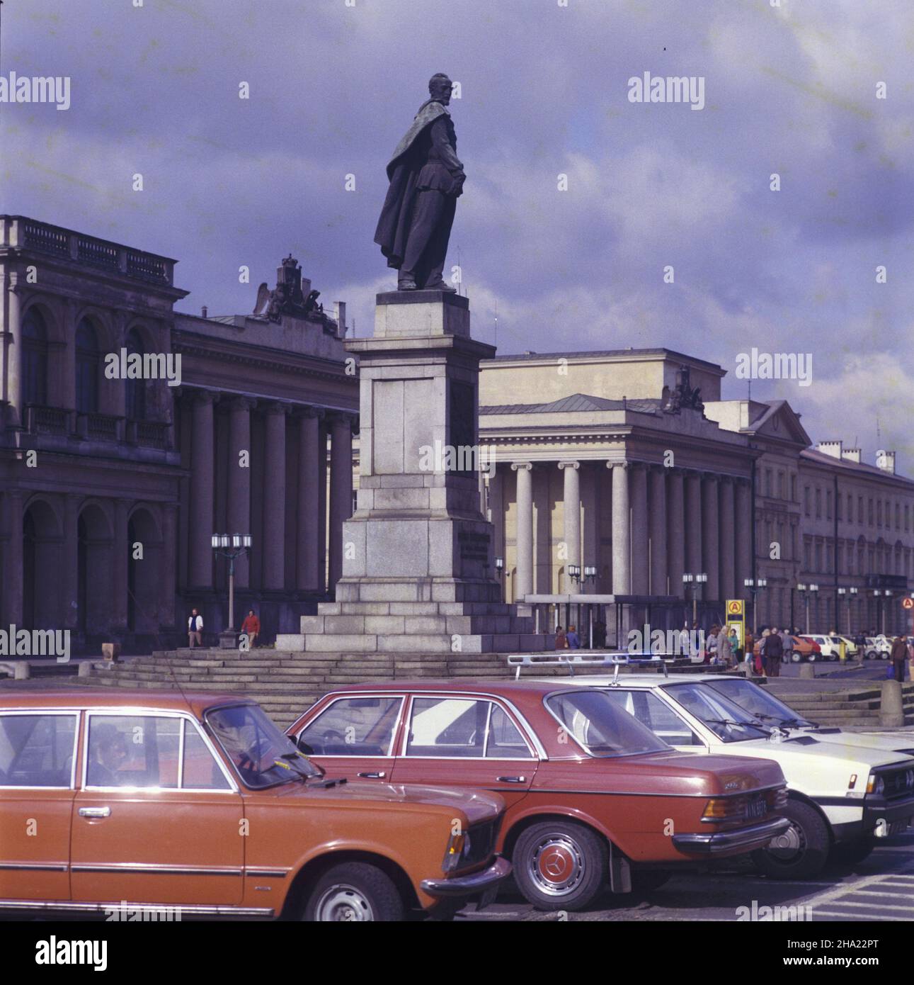 Warszawa 10,1983. Pomnik Feliksa Dzier¿yñskiego autorstwa Zbigniewa Dunajewskiego na placu im. F. Dzier¿yñskiego. wb PAP/Jan Morek Dok³adny dzieñ wydarzenia nieustalony. Warschau, Oktober 1983. Das Feliks Dzierzynski Monument von Zbigniew Dunajewski auf dem F. Dzierzynski Platz. wb PAP/Jan Morek Veranstaltungstag unbekannt Stockfoto