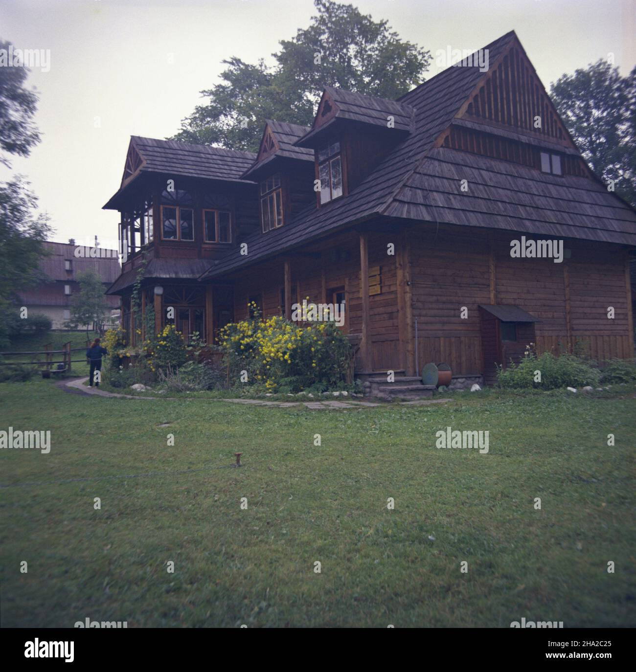 Zakopane 09,1981. Muzeum Karola Szymanowskiego w willi Atma, w której w latach 1930-1935 mieszka³ kompozytor. msa PAP/Jerzy Ochoñski Dok³adny dzieñ wydarzenia nieustalony. Zakopane, September 1981. Das Karol Szymanowski Museum in der Villa Atma, dem Haus des Komponisten von 1930 bis 1935. msa PAP/Jerzy Ochonski Veranstaltungstag unbekannt Stockfoto