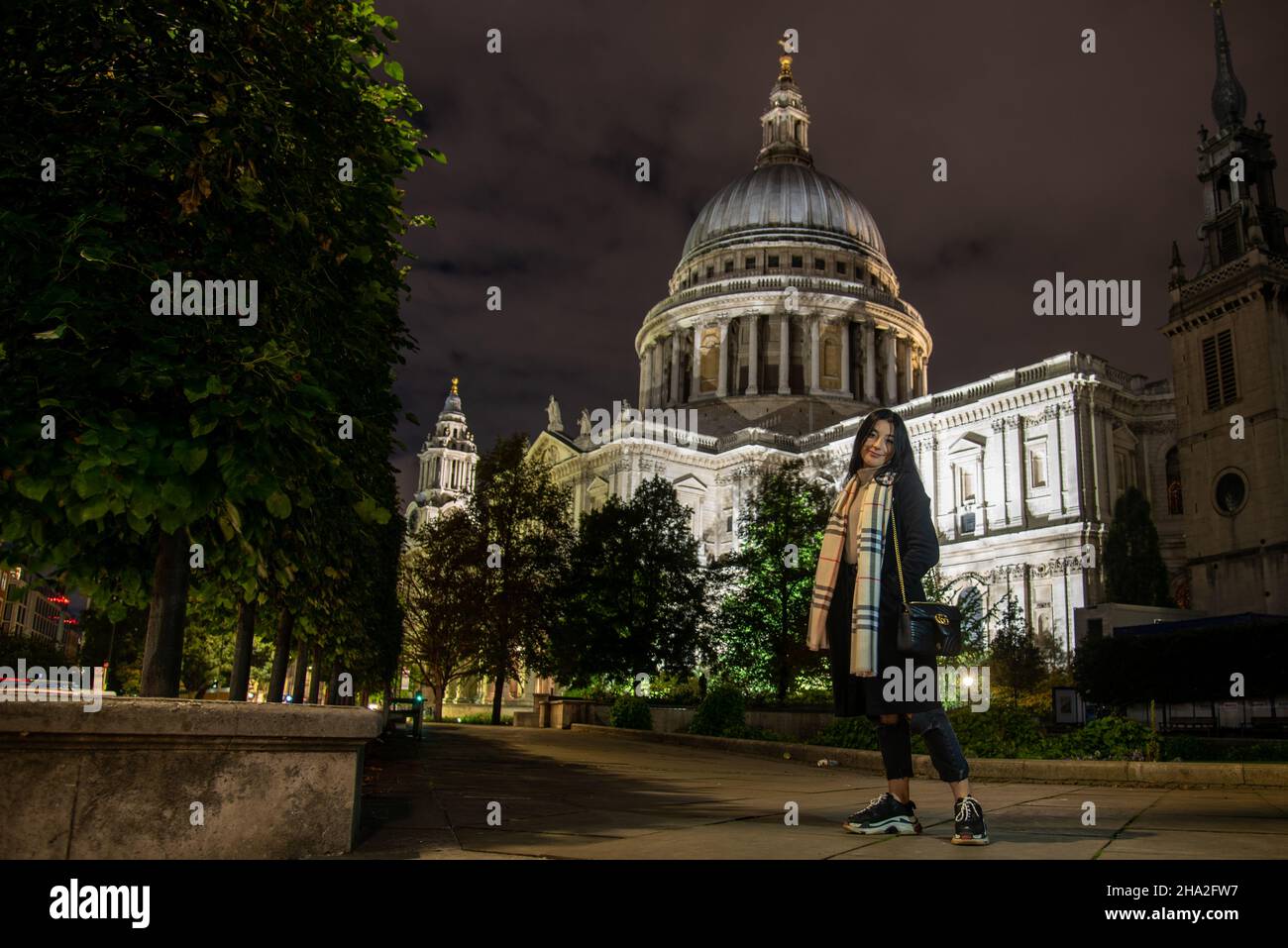 London, 2021. September. Das Nachtfoto der St Paul's Cathedral ist eine der beiden anglikanischen Kathedralen in London Stockfoto