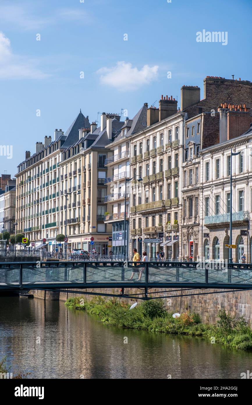 Rennes (Bretagne, Nordwestfrankreich): Gebäude entlang des Flusses Vilaine und des Quai Chateaubriand im Stadtzentrum Stockfoto