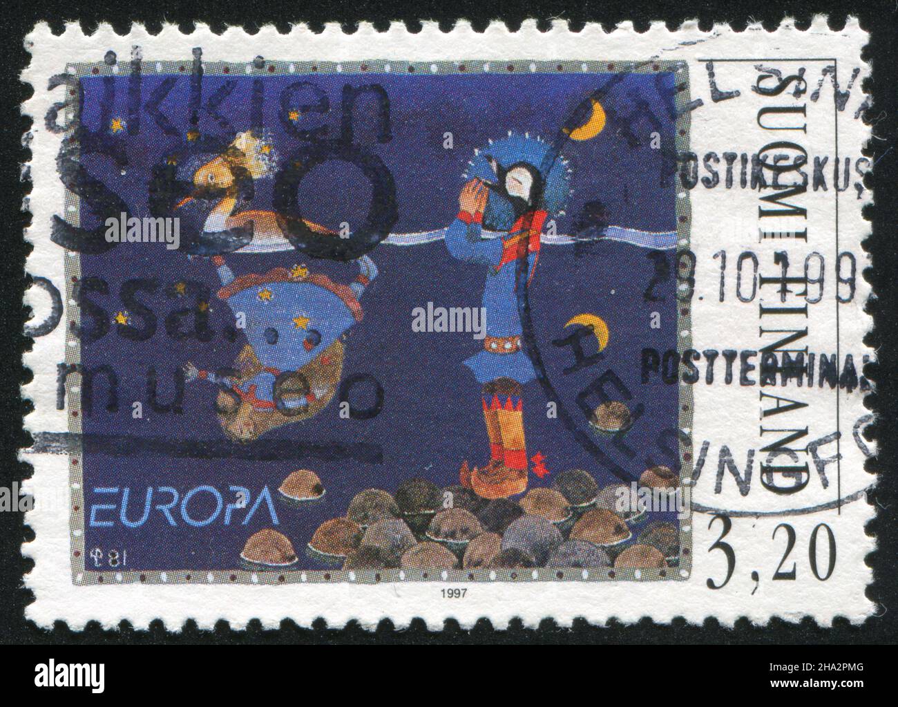 FINNLAND - UM 1997: Briefmarke gedruckt von Finnland, zeigt Saami-Volksmärchen, 'Girl who turned into a Golden Merganser', um 1997 Stockfoto