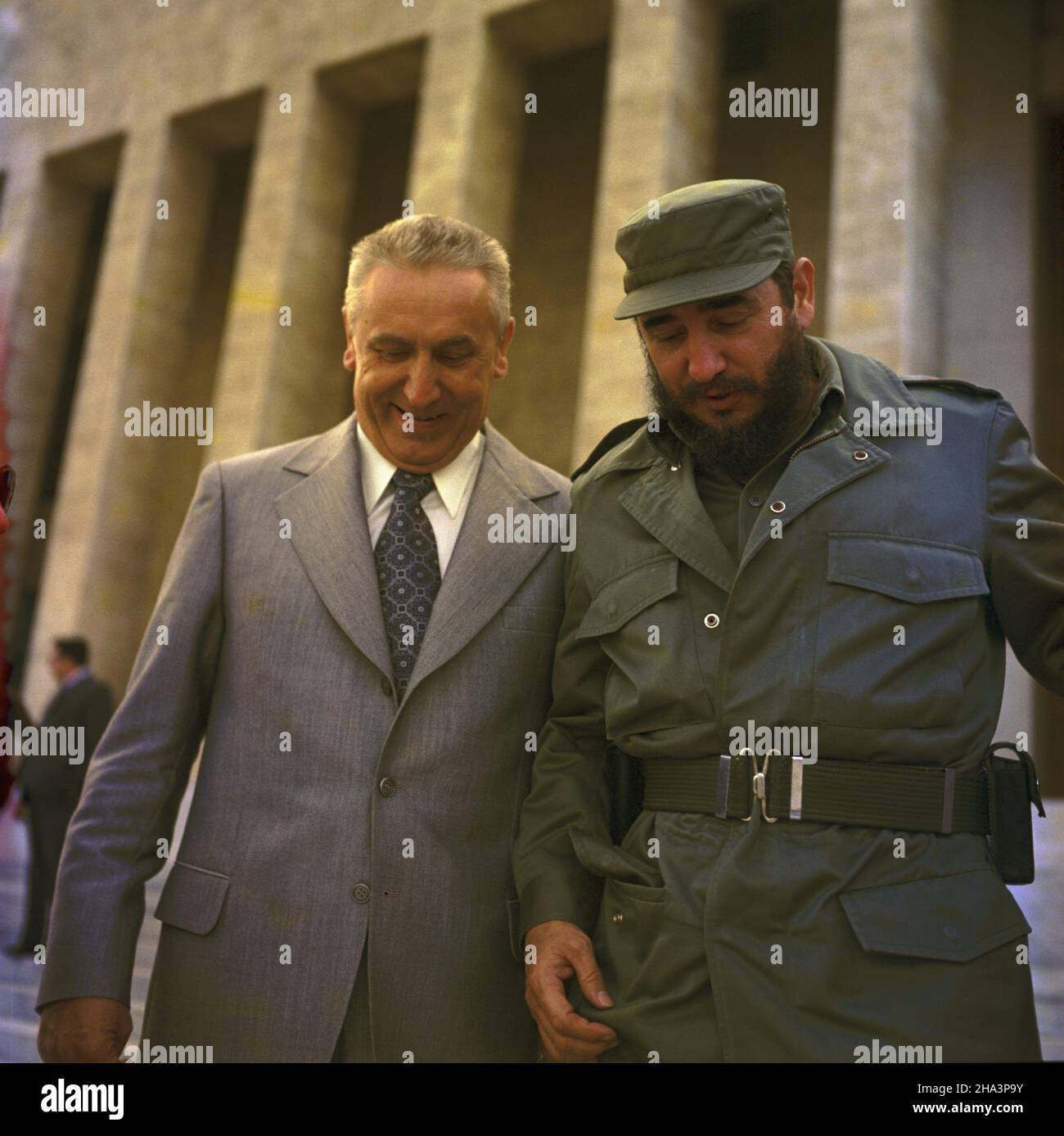 Kuba Hawana 13.01.1975. Wizyta i sekretarza KC PZPR Edwarda Gierka na Kubie. NZ. Prezydent i Premier Republiki Kuby Fidel Castro (P) i Edward Gierek. uu PAP/Jan Morek Kuba Havanna 13. Januar 1975. 1st Edward Gierek, Sekretär des Zentralkomitees der Polnischen Vereinigten Arbeiterpartei (KC PZPR), zu einem Besuch in Kuba. Im Bild: Der kubanische Präsident und Premierminister Fidel Castro (rechts) und Edward Gierek. uu PAP/Jan Morek Stockfoto