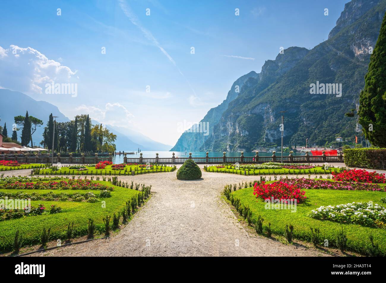 Gärten am See. Riva del Garda, Trentino, Italien, Europa. Stockfoto
