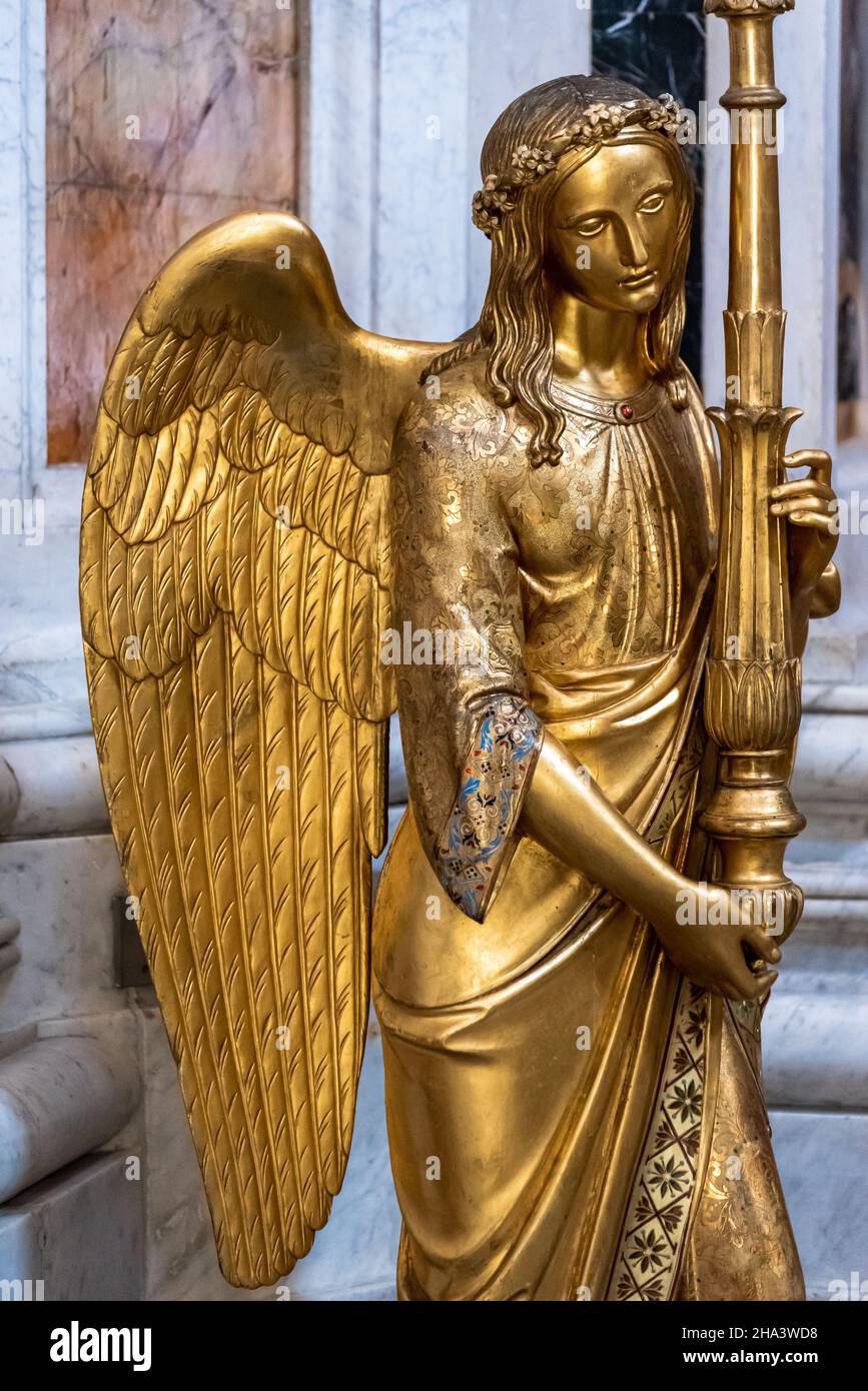 Goldene Statue des weiblichen Engels Stockfoto