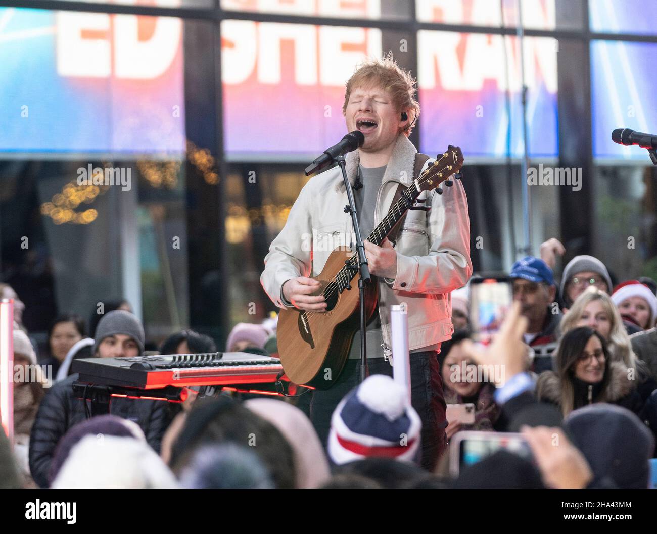 9. Dezember 2021, New York, New York, USA: Ed Sheeran spielt live auf DER HEUTIGEN Show im NBC am Rockefeller Center (Foto: © Lev Radin/Pacific Press via ZUMA Press Wire) Stockfoto
