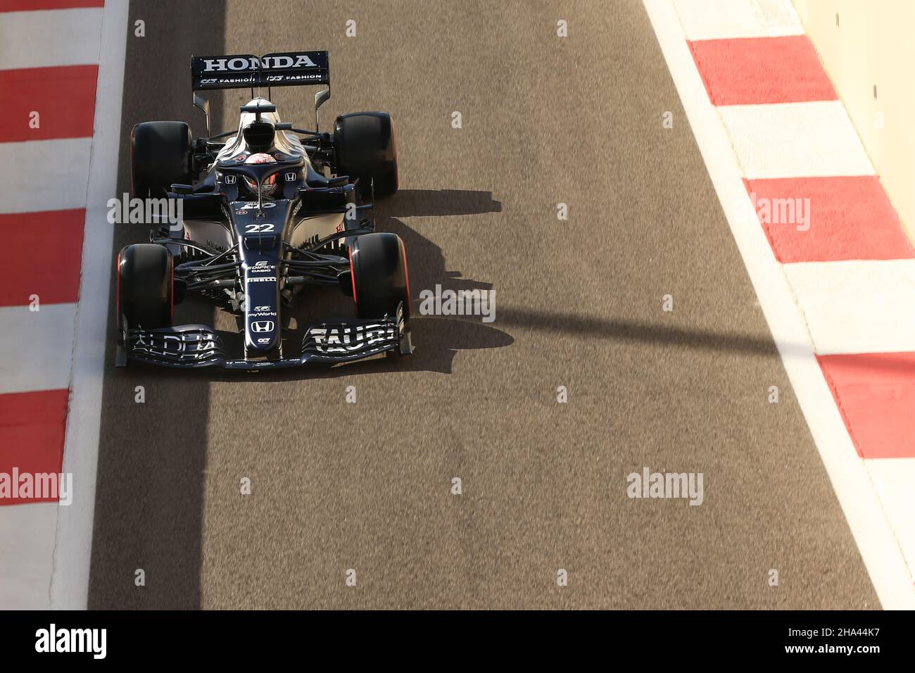 Abu Dhabi, VAE. 10th. Dezember 2021; Yas Marina Circuit, Abu Dhabi, Vereinigte Arabische Emirate: FIA Abu Dhabi F1 Grand Prix, Trainingstag: Scuderia AlphaTauri Honda, Yuki Tsunoda Credit: Action Plus Sports Images/Alamy Live News Stockfoto