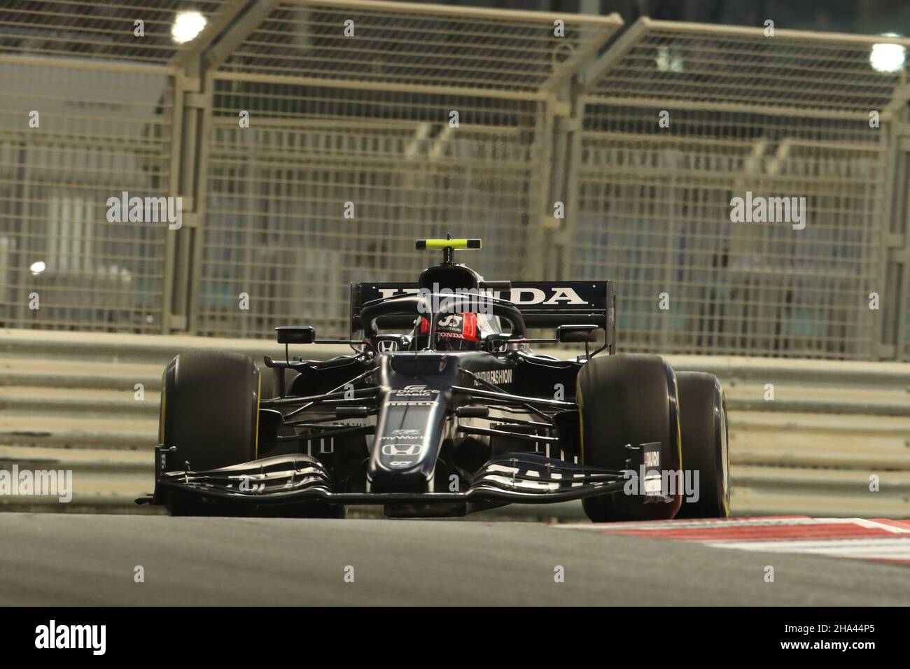 Abu Dhabi, VAE. 10th. Dezember 2021; Yas Marina Circuit, Abu Dhabi, Vereinigte Arabische Emirate: FIA Abu Dhabi F1 Grand Prix, Trainingstag: Scuderia AlphaTauri Honda, Pierre Gasly Credit: Action Plus Sports Images/Alamy Live News Stockfoto