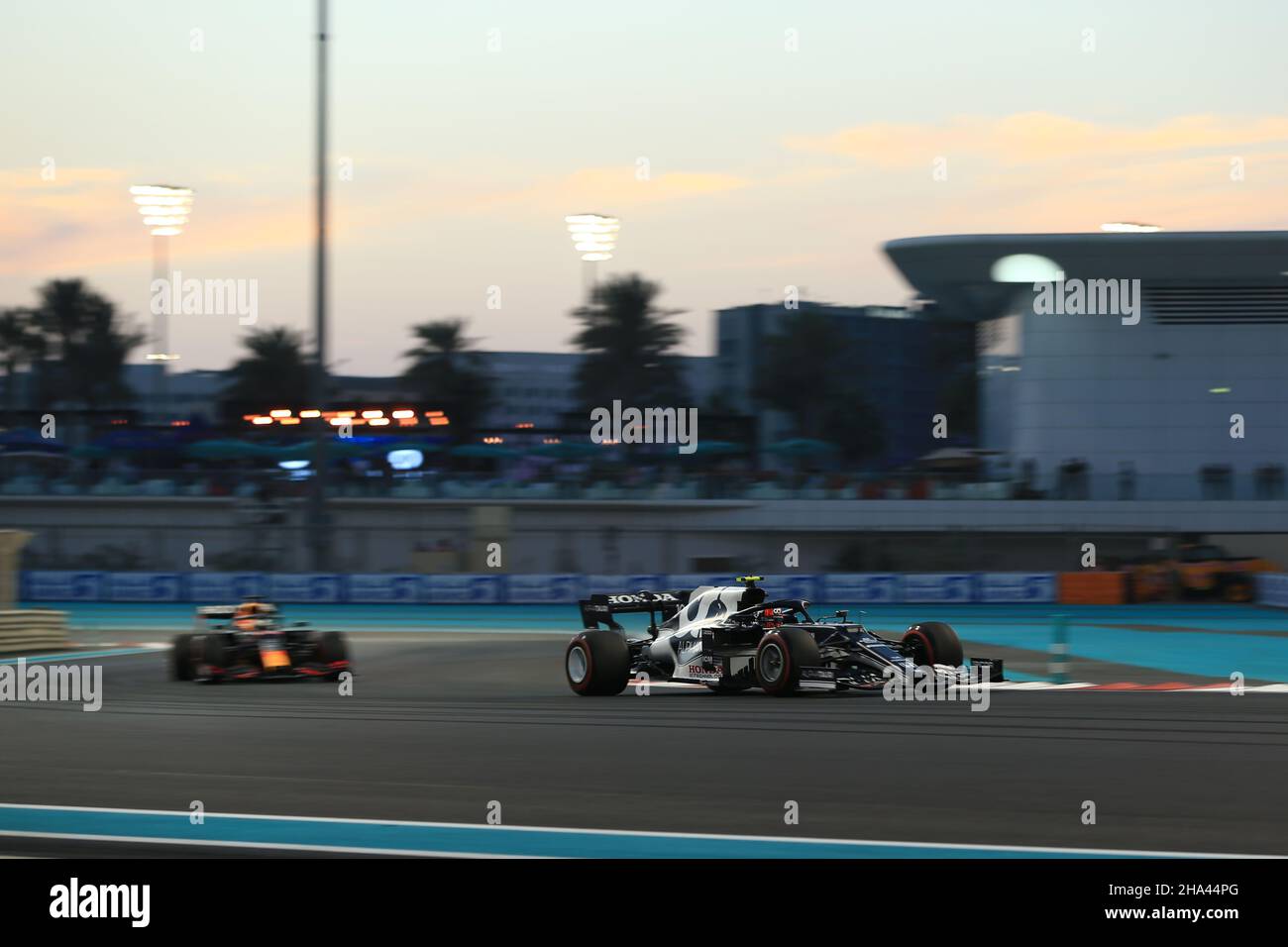 Abu Dhabi, VAE. 10th. Dezember 2021; Yas Marina Circuit, Abu Dhabi, Vereinigte Arabische Emirate: FIA Abu Dhabi F1 Grand Prix, Trainingstag: Scuderia AlphaTauri Honda, Pierre Gasly Credit: Action Plus Sports Images/Alamy Live News Stockfoto