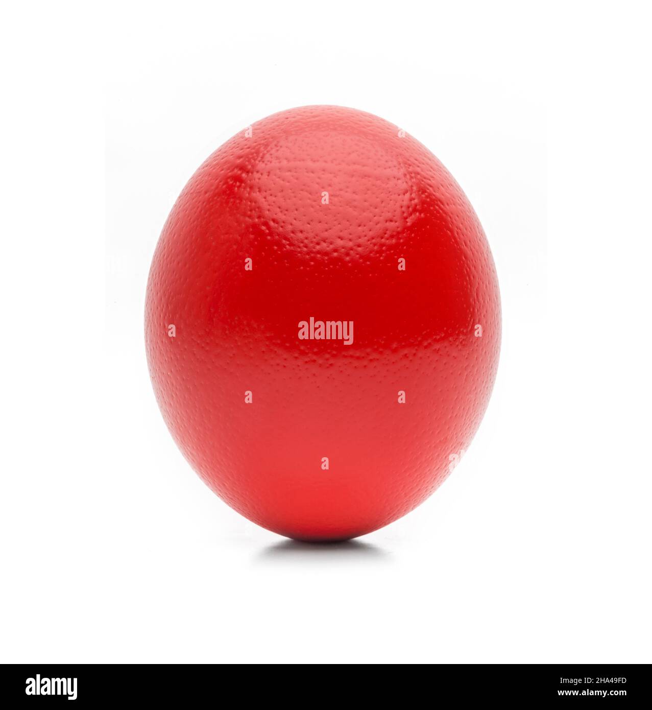 Rotes Ei isoliert auf weißem Hintergrund Stockfoto