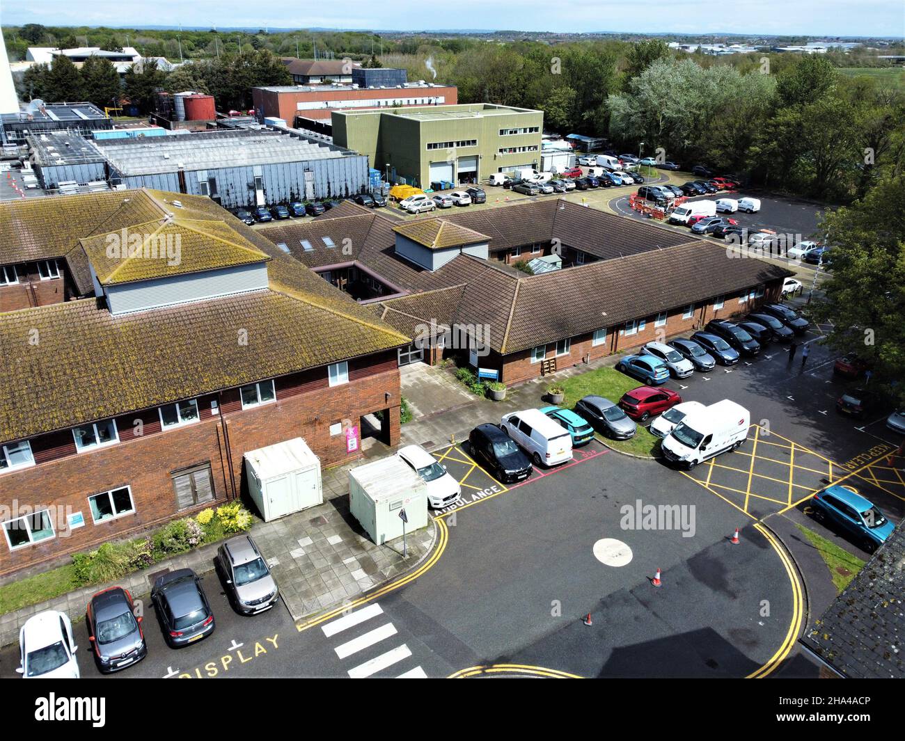 Luftaufnahmen der Klinik für Psychiatrie auf dem Gelände des Eastbourne District General Hospital in Eastbourne, East Sussex. Stockfoto
