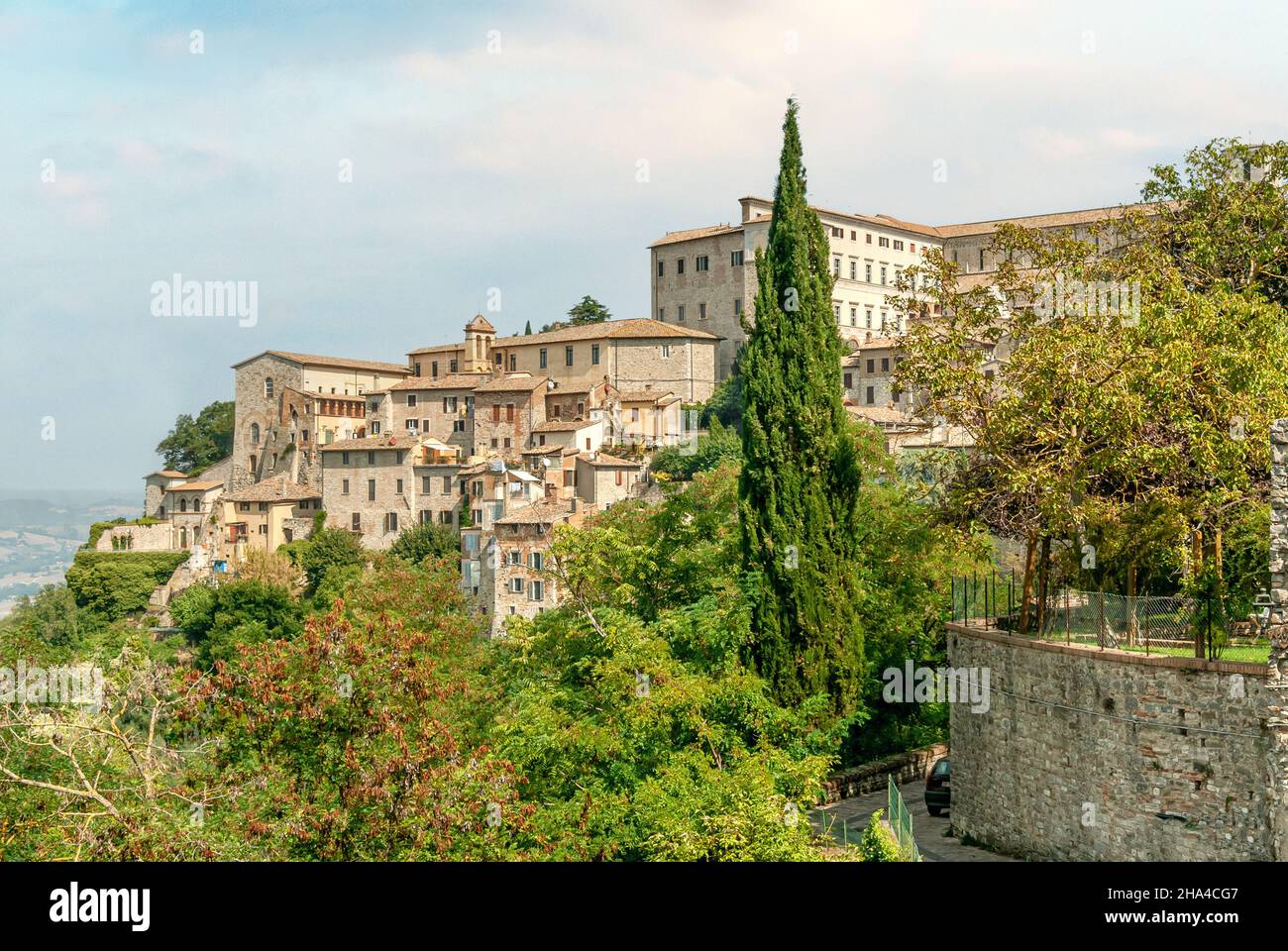 Blick auf die Altstadt von Todi, Umbrien, Italien Stockfoto