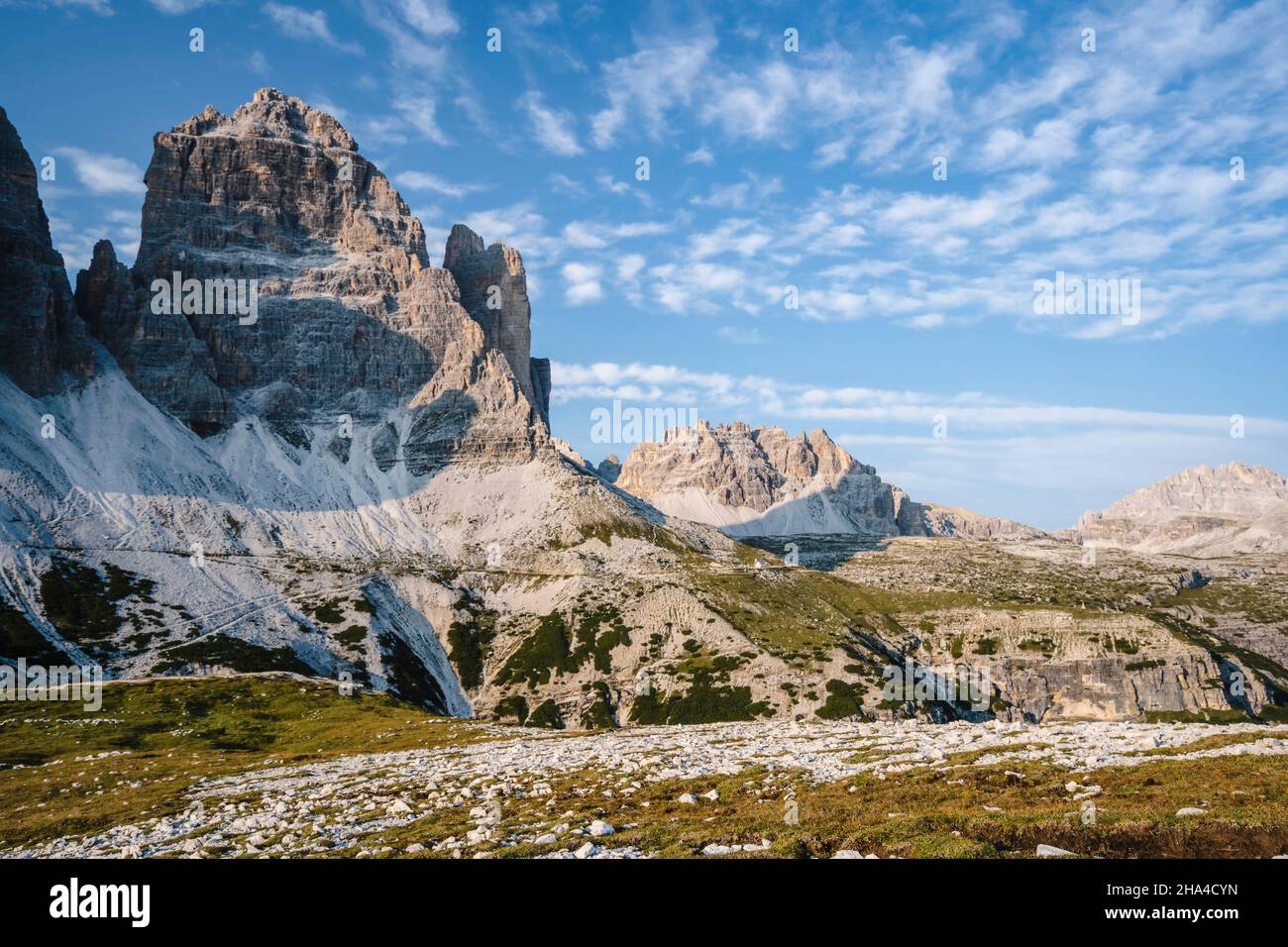 Die Tre cime di lavaredo und steinerne Hochebene in den sexten dolomiten im Nordosten italiens. Stockfoto