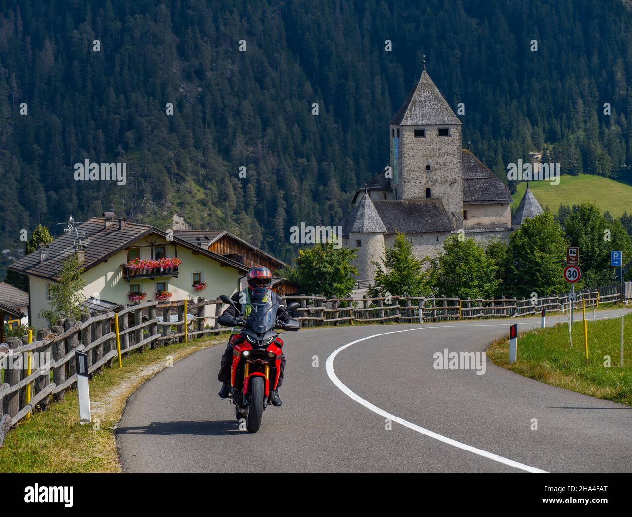 Motorradtouren Ciastel De Tor - Passo Erbe in Italien Stockfoto