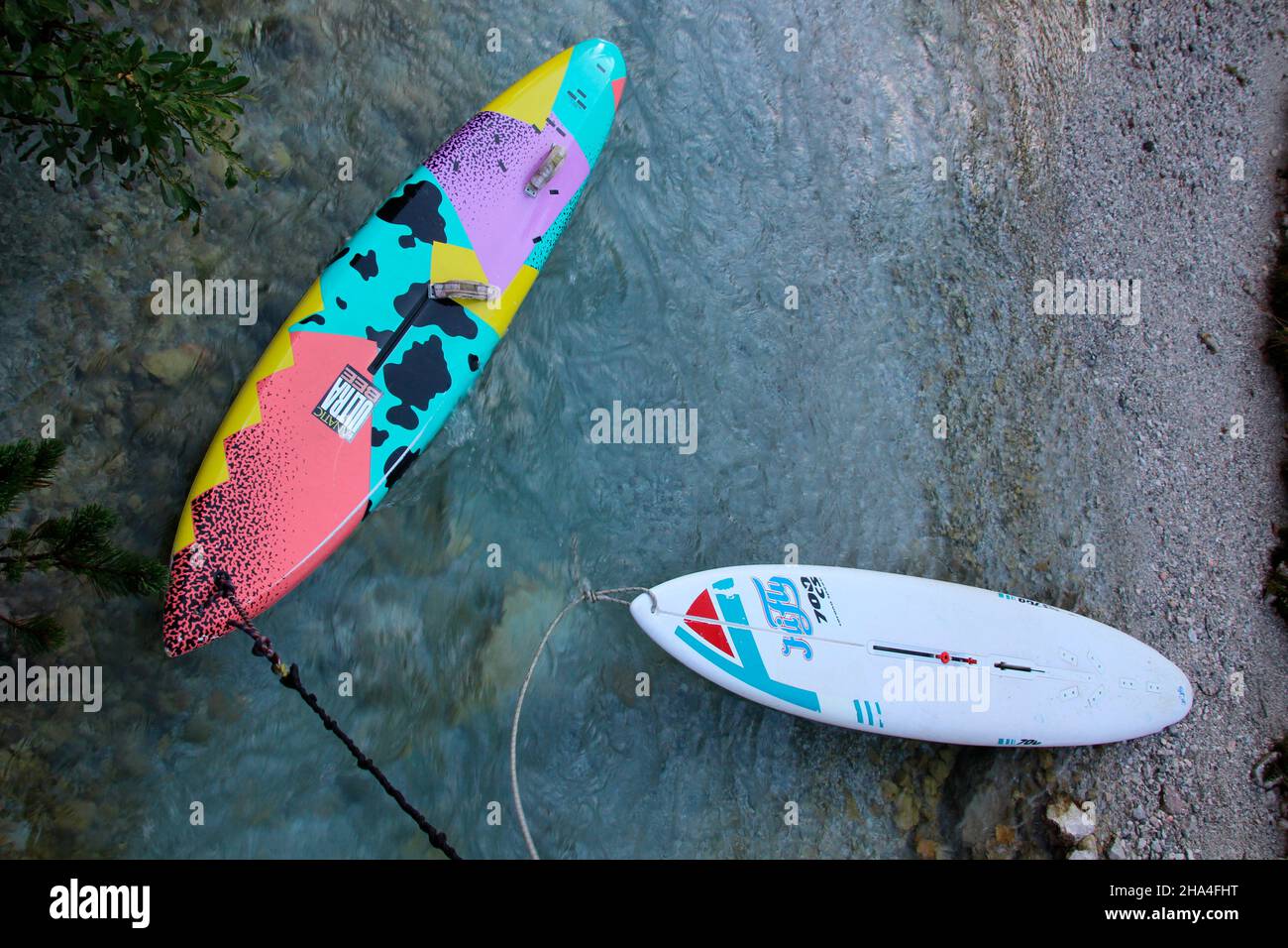 Zwei Surfbretter in der Nähe der reintalangerhütte am Ursprung der partnach,garmisch-partenkirchen,oberbayern,bayern,süddeutschland,deutschland,europa, Stockfoto