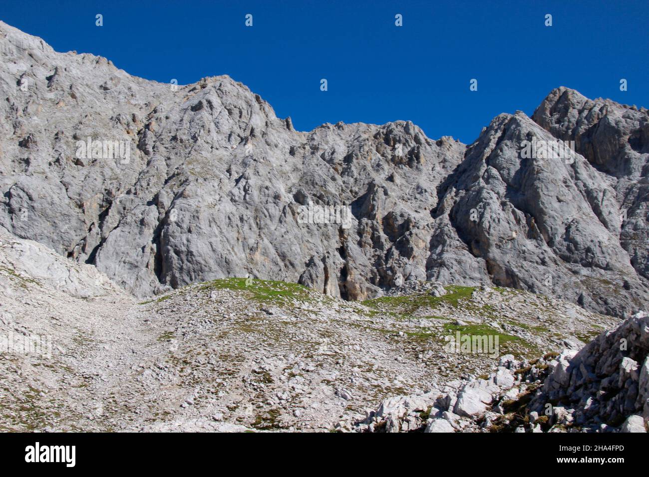 Wanderung zur zugspitze 2962 m, Blick auf die Gipfel des Jubilumsgrat vom zugspitzplatt. wettersteingebirge garmisch-partenkirchen, oberbayern, bayern, süddeutschland, deutschland, europa, Stockfoto