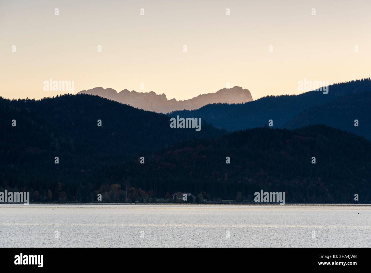 walchensee bei Sonnenuntergang, alpen, oberbayern, bayern, deutschland Stockfoto