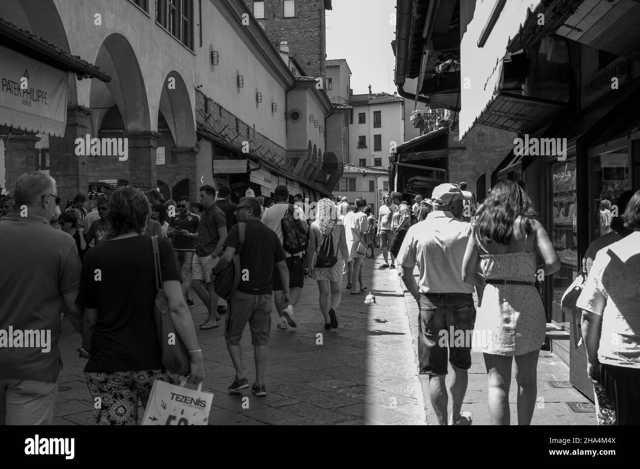 Brücke von ponte vecchio am Fluss arno - florenz, italien Stockfoto