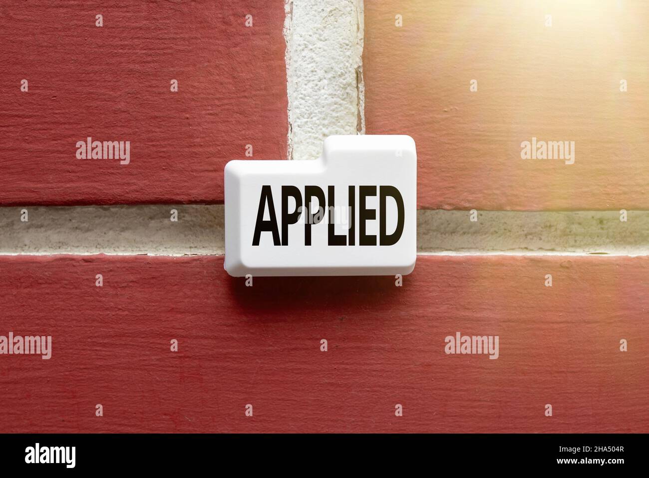 Text mit angewendeter Inspiration. Unternehmensüberblick wird praktisch eingesetzt, anstatt theoretisch anwendbar zu sein Denken Neue glänzende Ideen Stockfoto