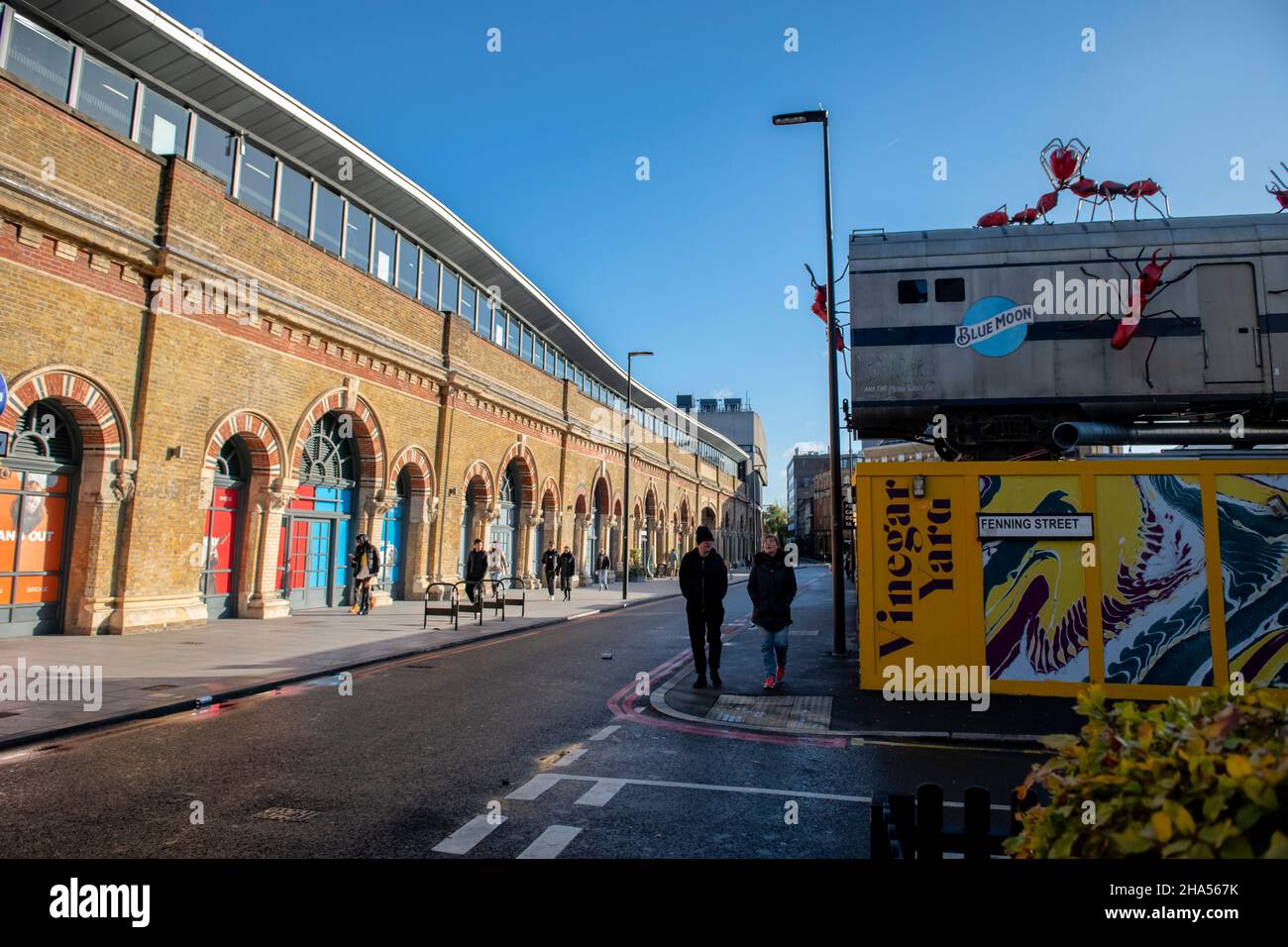 Essig Yard Shopping und Food Market Thomas Street Train und riesige Ameisenkunst von Joe Rush. Stockfoto