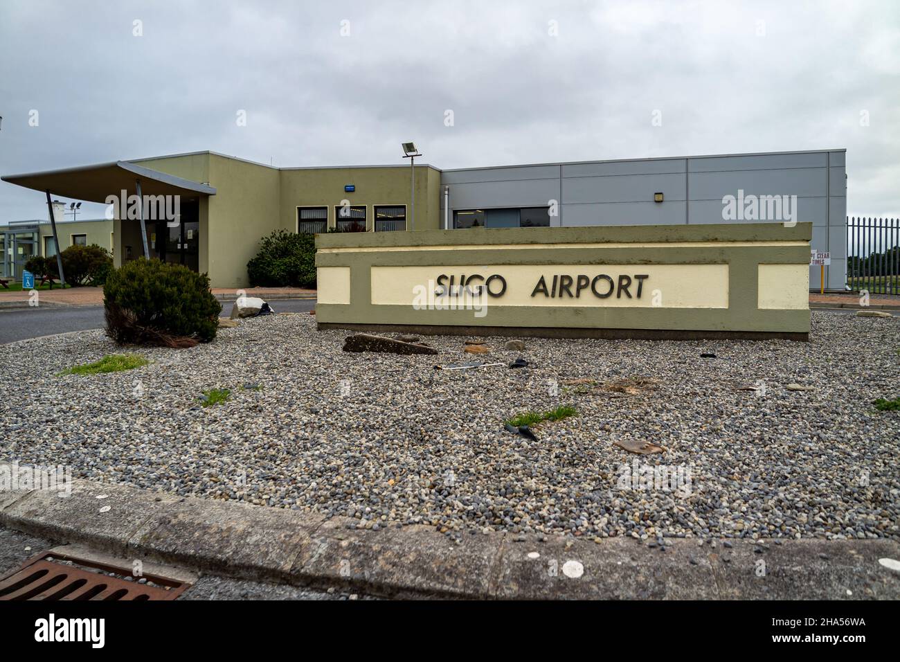 SLIGO, IRLAND - OKTOBER 12 2021 - der Flughafen Sligo ist ein kleiner Flughafen an der Westküste Irlands. Stockfoto