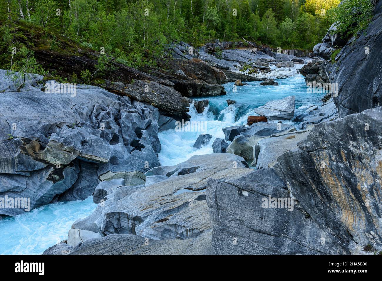 Marmorslottet, ausgewaschene Steine im Fluss bei Rossvoll, Norwegen Stockfoto