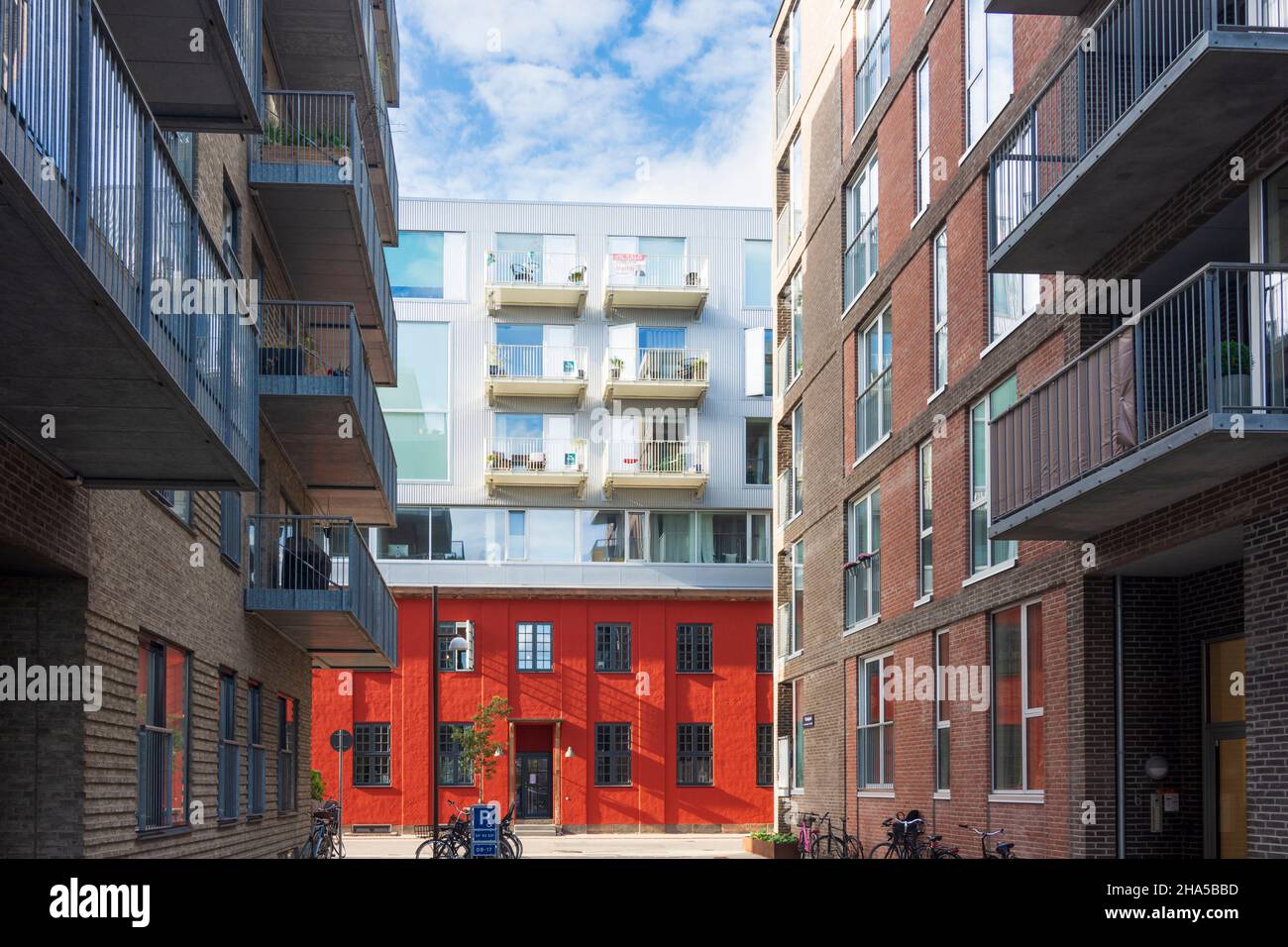 Kopenhagen, Koebenhavn: Moderne Mehrfamilienhäuser am alten Hafen Oestbassin in der Gegend von Soendre Frihavn (Freeport), in , Seeland, Sjaelland, Dänemark Stockfoto