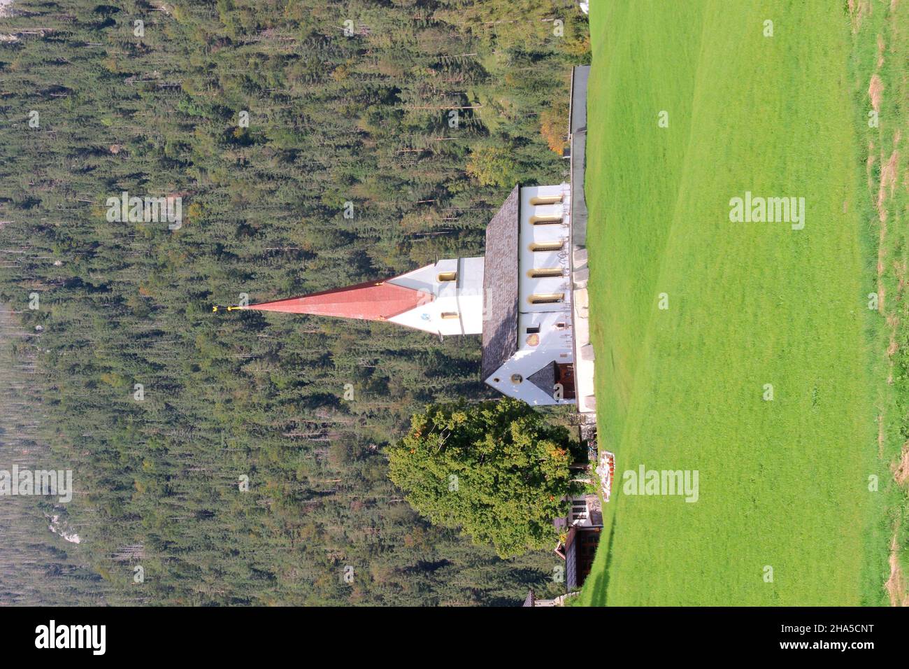 österreich,tirol,steinberg am rofan,Blick auf die Stadt,Kirche St. lambert,Herbst in den brandenberger alpen Stockfoto