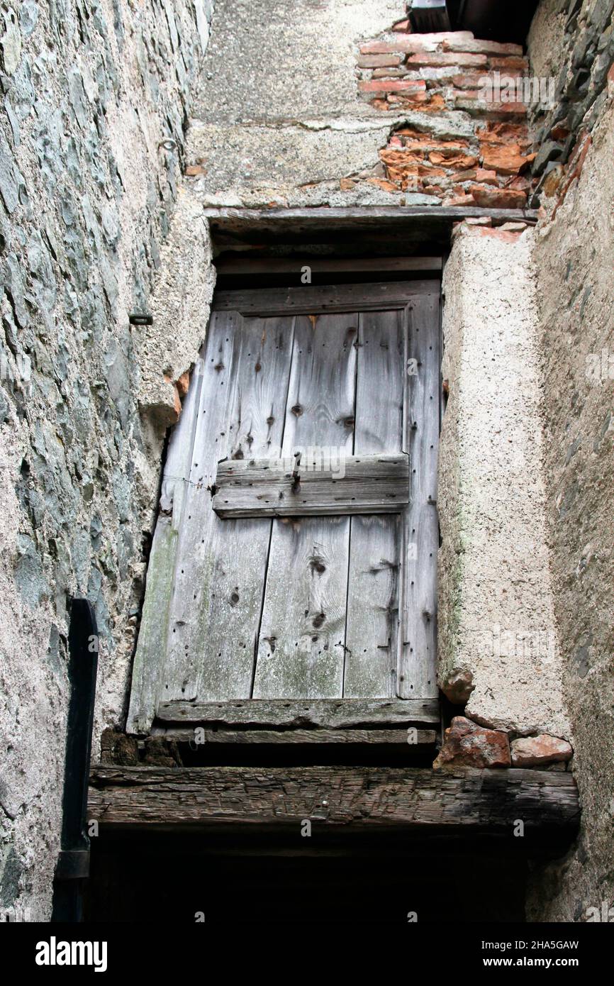 Holztür, Tür zum Kloster säben, alte Mauern, italien, Südtirol, eisacktal, klausen, Stockfoto
