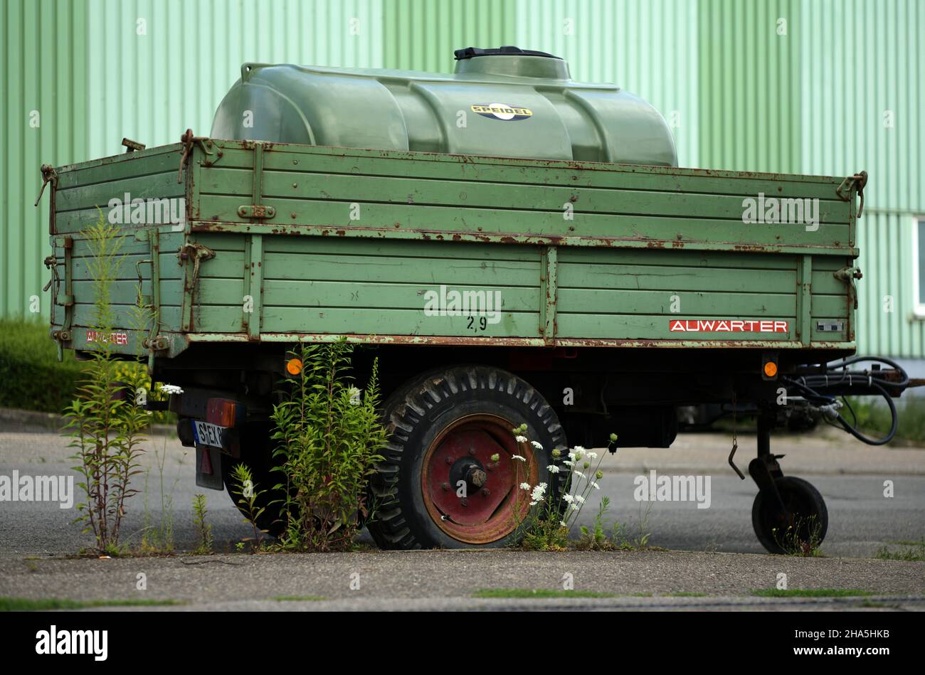 speidel pe-Kunststofftank für die Landwirtschaft auf Anhänger, stuttgart, baden-württemberg, deutschland Stockfoto