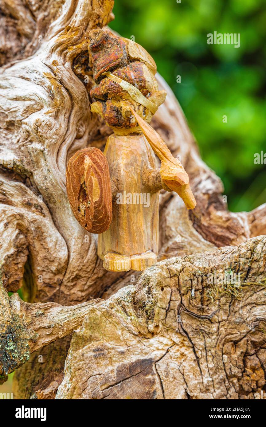 Dekorative geschnitzte Skulptur aus einer Baumwurzel Stockfoto