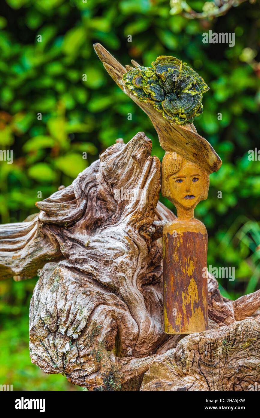 Dekorative geschnitzte Skulptur aus einer Baumwurzel Stockfoto