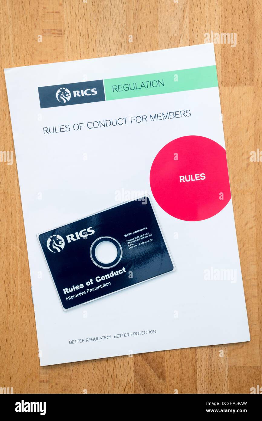 Royal Institution of Chartered Surveyors, RICS-Verhaltensregeln für Mitglieder, in gedruckter und digitaler Form auf CD. Stockfoto