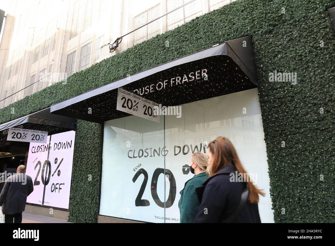 Das Kaufhaus Fraser wird im Januar 2022 geschlossen, während der pandemischen Konjunkturabschwächung der Geschäfte mit Ziegelsteinen und Mörtel in der Oxford Street, London, Großbritannien, das Coronavirus-Geschäft abschwäche Stockfoto