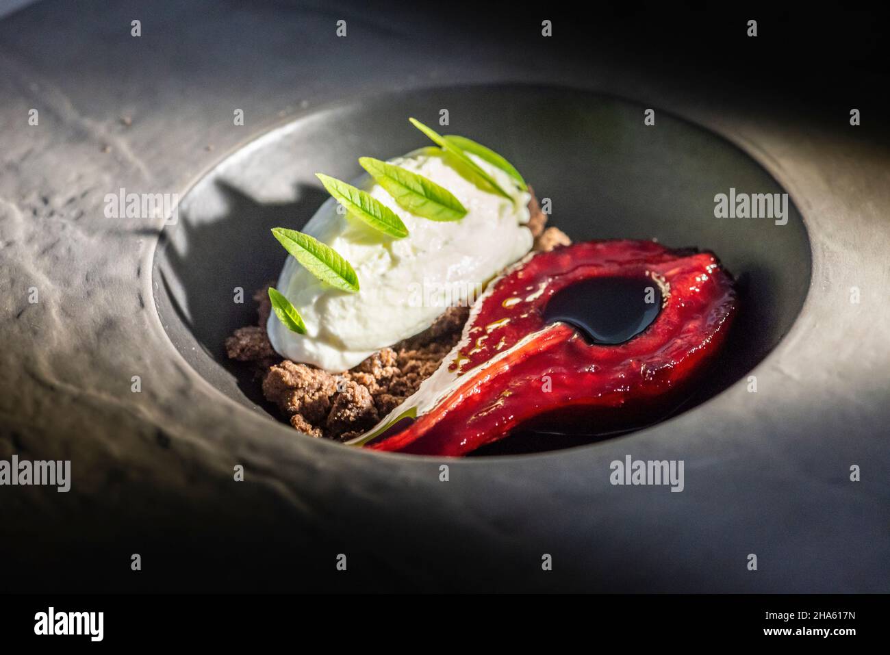 Pochierte birne -Fotos und -Bildmaterial in hoher Auflösung – Alamy