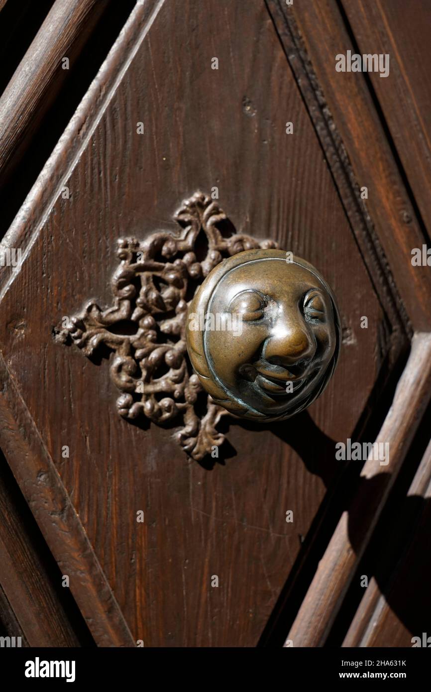 deutschland, bayern, oberfranken, bamberg, Altstadt, Haustür, Messingknauf, Darstellung einer älteren Frau, Apfelweibla Stockfoto