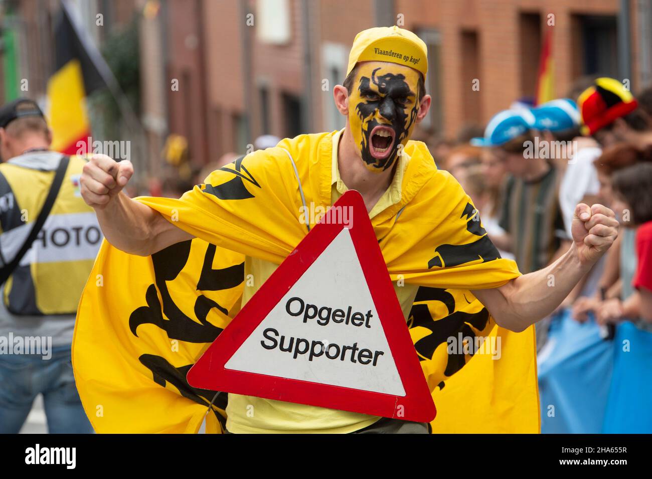 Verrückter belgischer Radsportfan bei den UCI-Straßen-Weltmeisterschaften 2021 in Leuven, Belgien. Stockfoto