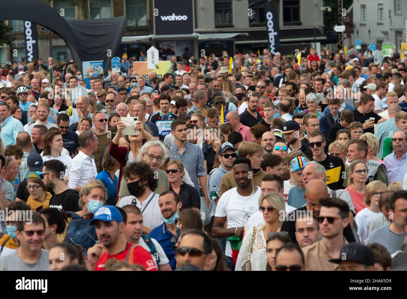 Belgische Radsportfans drängen die Straßen bei der Podestpräsentation für das Zeitfahren der Elite Men's Road World Championships. Stockfoto