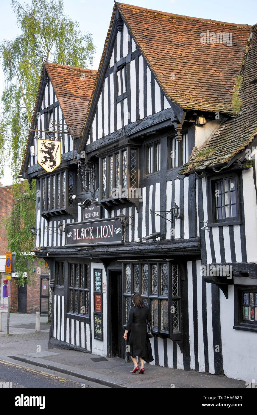 16th Century The Black Lion Inn, Bridge Street, Bishop’s Stortford, Hertfordshire, England, Vereinigtes Königreich Stockfoto