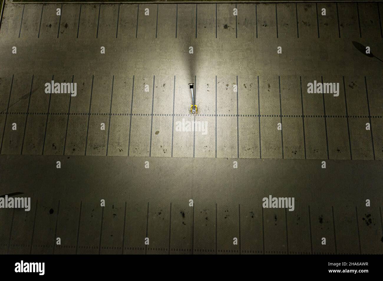 Parkplatz in der Nacht, Blick von oben Stockfoto