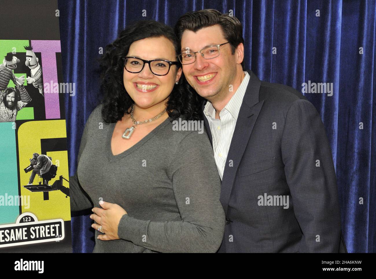 New York, USA. 10th Dez 2021. L-R: Ellen Scherer Crafts und Trevor Crafts nehmen an der NY-Sondervorführung von Street Gang: How We Got to Sesame Street im Symphony Space in New York, NY, am 10. Dezember 2021 Teil. (Foto von Stephen Smith/SIPA USA) Quelle: SIPA USA/Alamy Live News Stockfoto